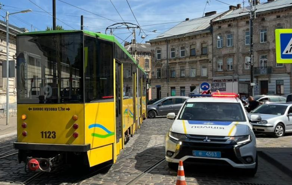 У Львові трамвай переїхав пенсіонерку