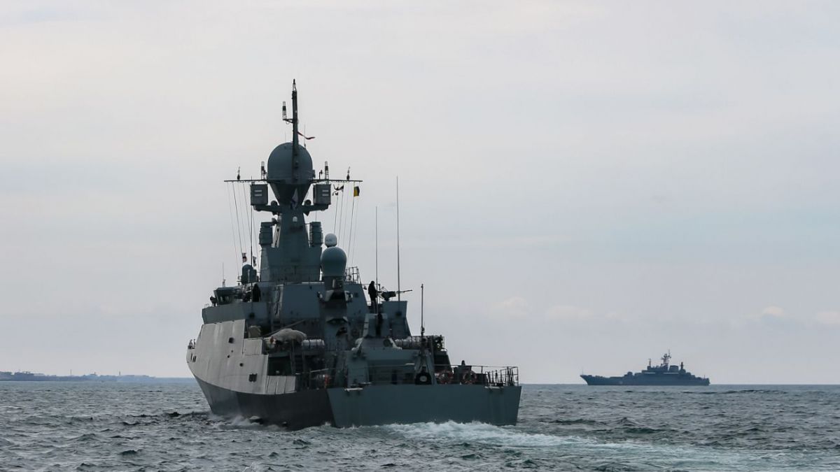 Стало відомо, скільки кораблів тримає РФ у Чорному морі