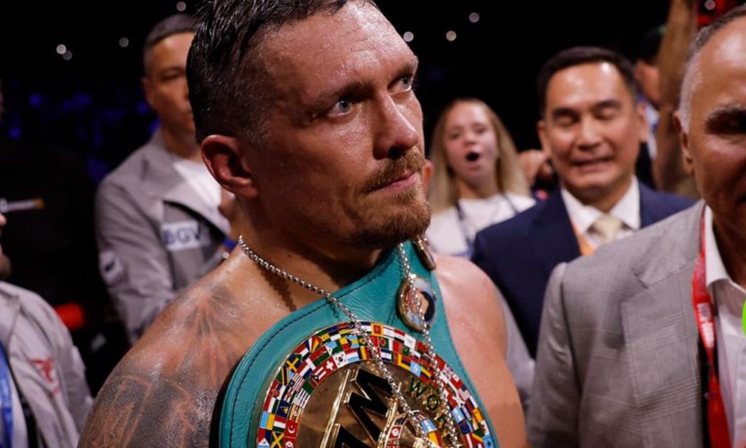 Усик вирішив відмовитися від титулу WBO та втратив звання абсолютного чемпіона