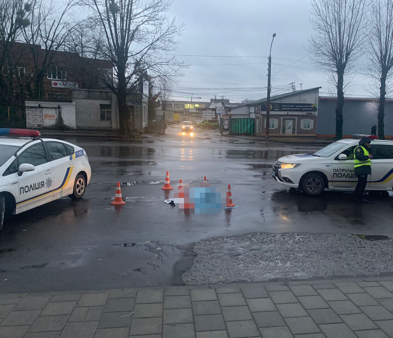 У Львові «маршрутка» збила двох жінок. Тіло однієї протягнула через пів міста. Відео 18+