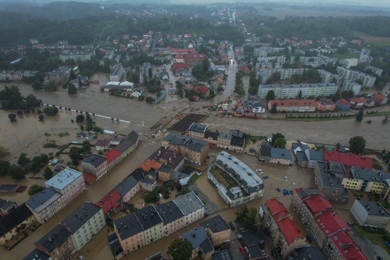 Україна може направити сотню рятувальників на допомогу Польщі