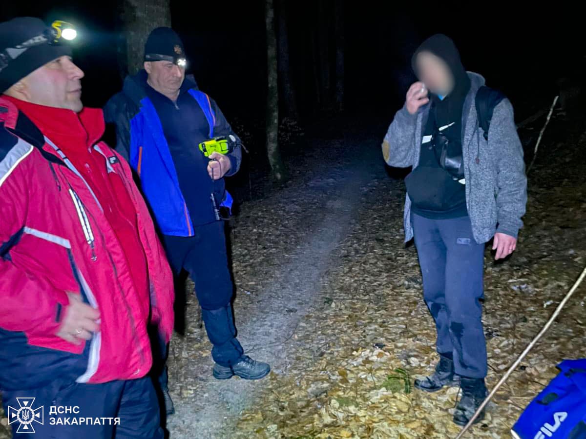 На Закарпатті рятувальники допомогли туристу, який заблукав у горах