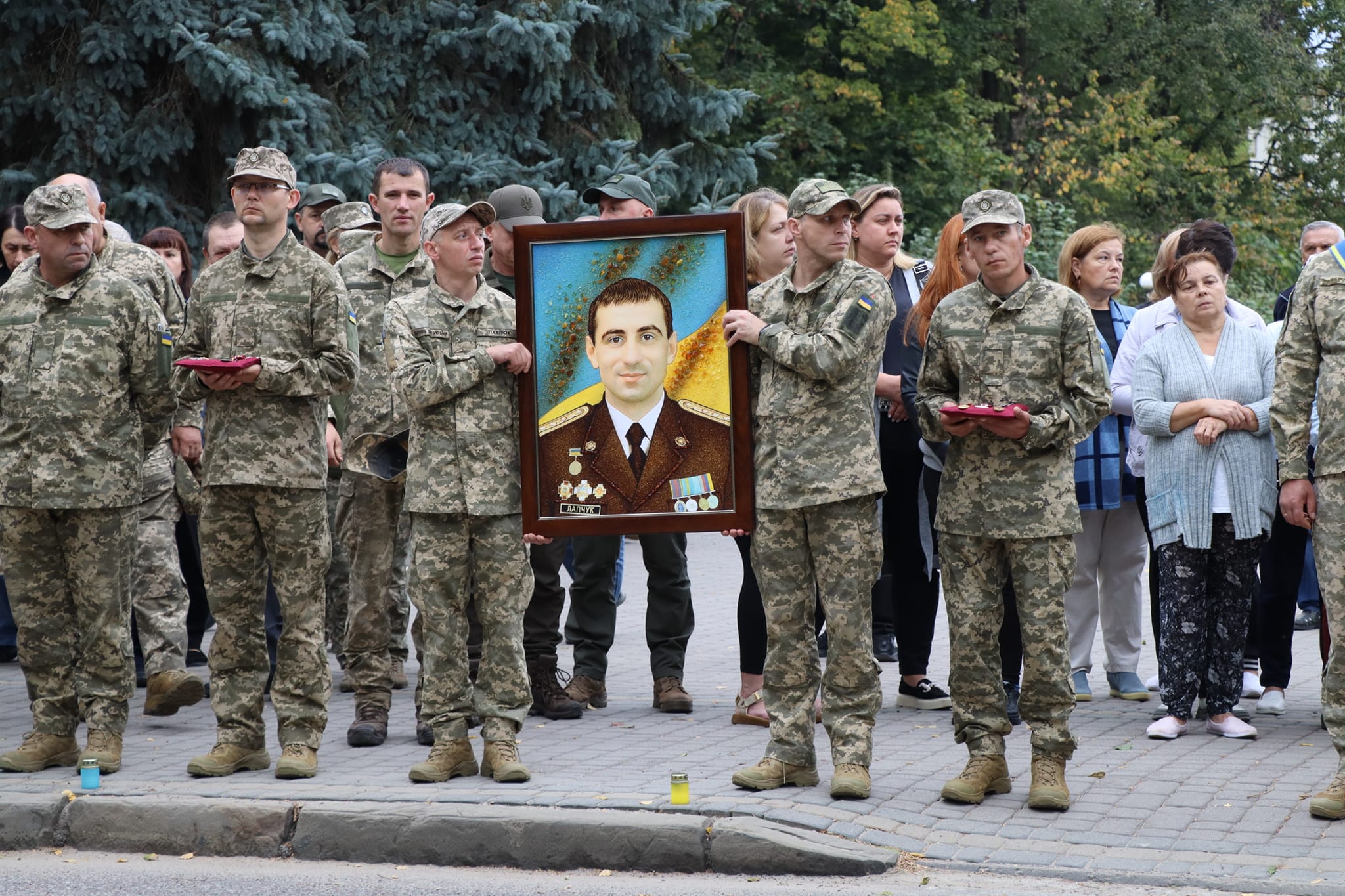 Як на Львівщині прощалися з підполковником, який загинув на Донеччині (фоторепортаж)