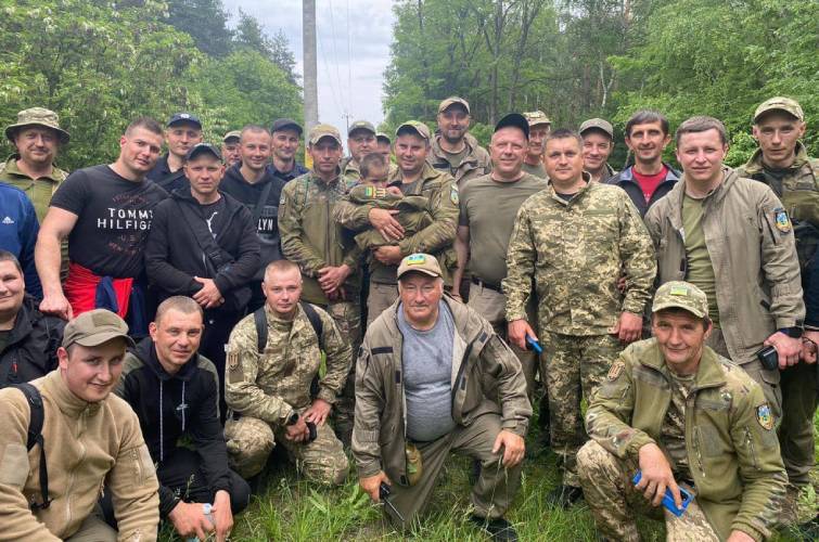 На Харківщині у лісі знайшли 2-річну дівчинку, яку шукали майже чотири доби