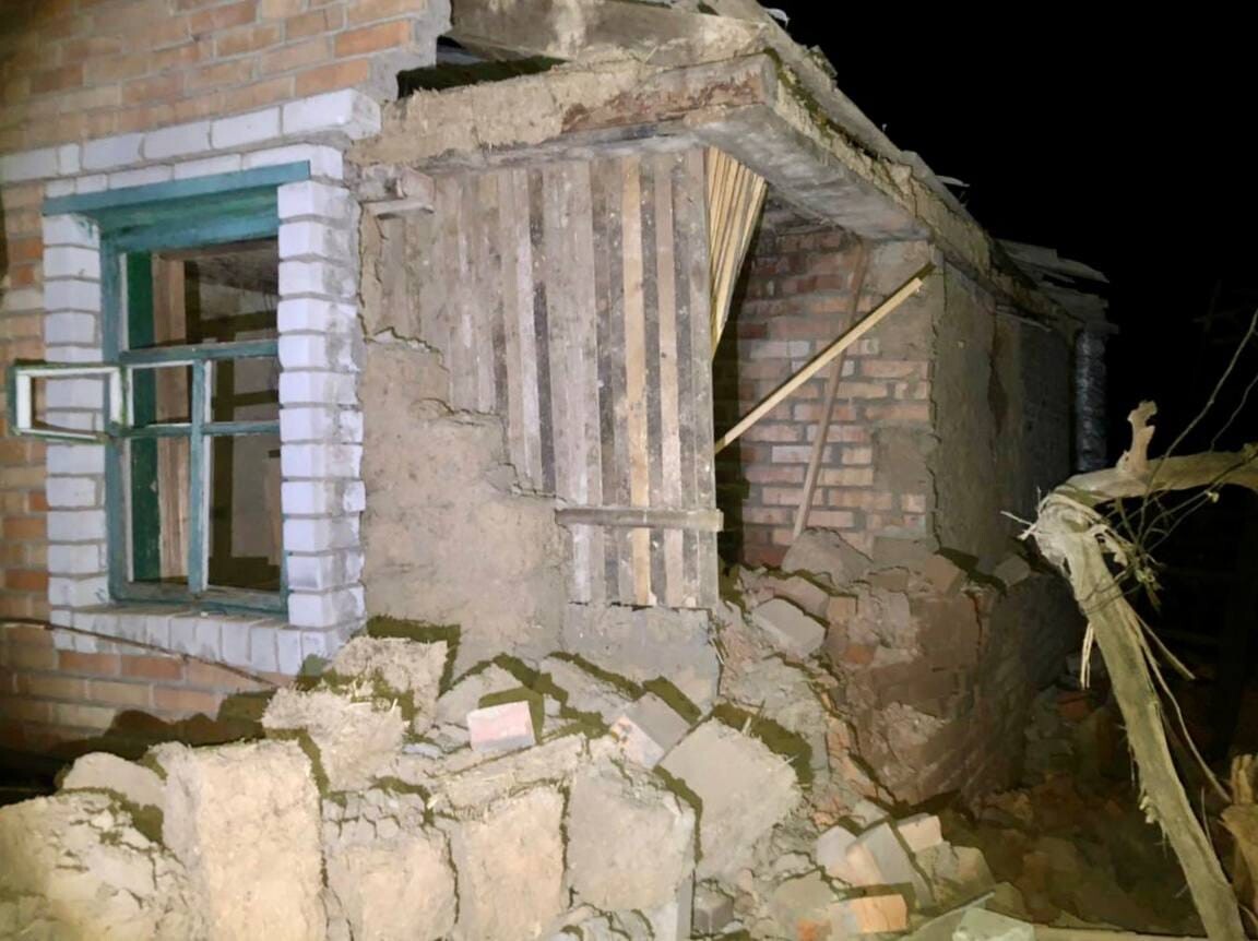 Окупанти атакували вночі Дніпропетровщину. Є постраждалий та руйнування