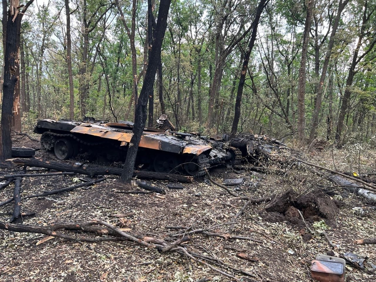 Львівські та січеславські десантники палять танки разом з окупантами