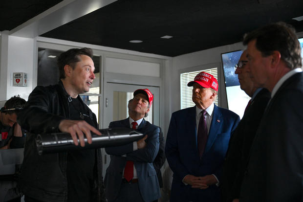 SpaceX запустила надважку ракету: Трамп спостерігав