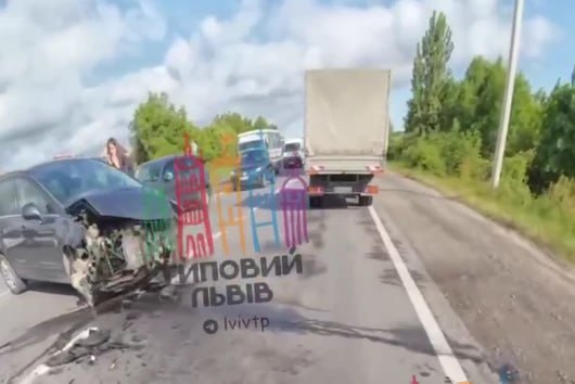 На трасі біля Львова масове ДТП: Що відомо (ВІДЕО)