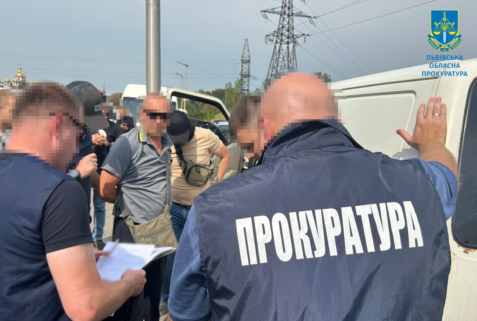 У Львові патрульний поліцейський переправляв ухилянтів за кордон