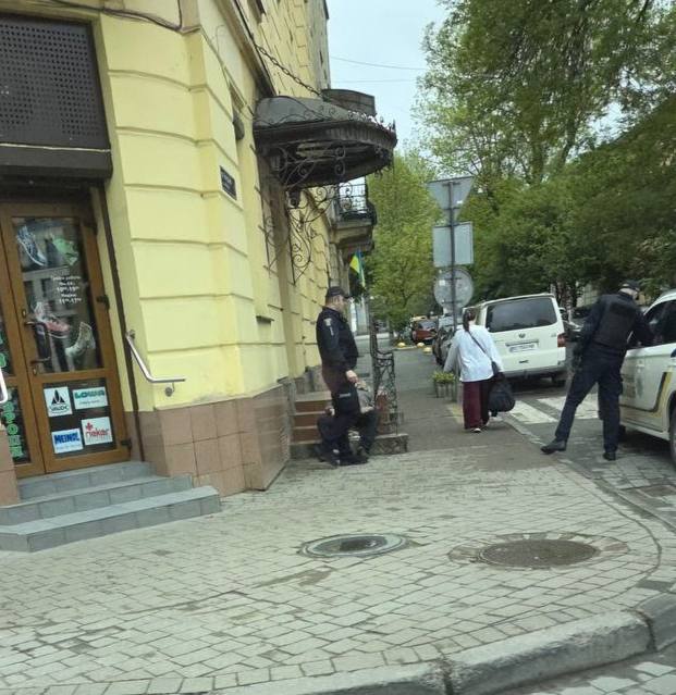 Третій за сьогодні труп людини виявили на вулиці у Львові (ФОТО)