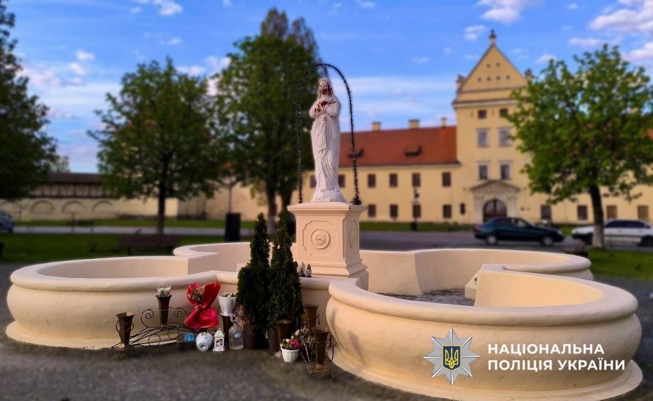 Осквернення святині на Львівщині: поліція шукає нічного вандала