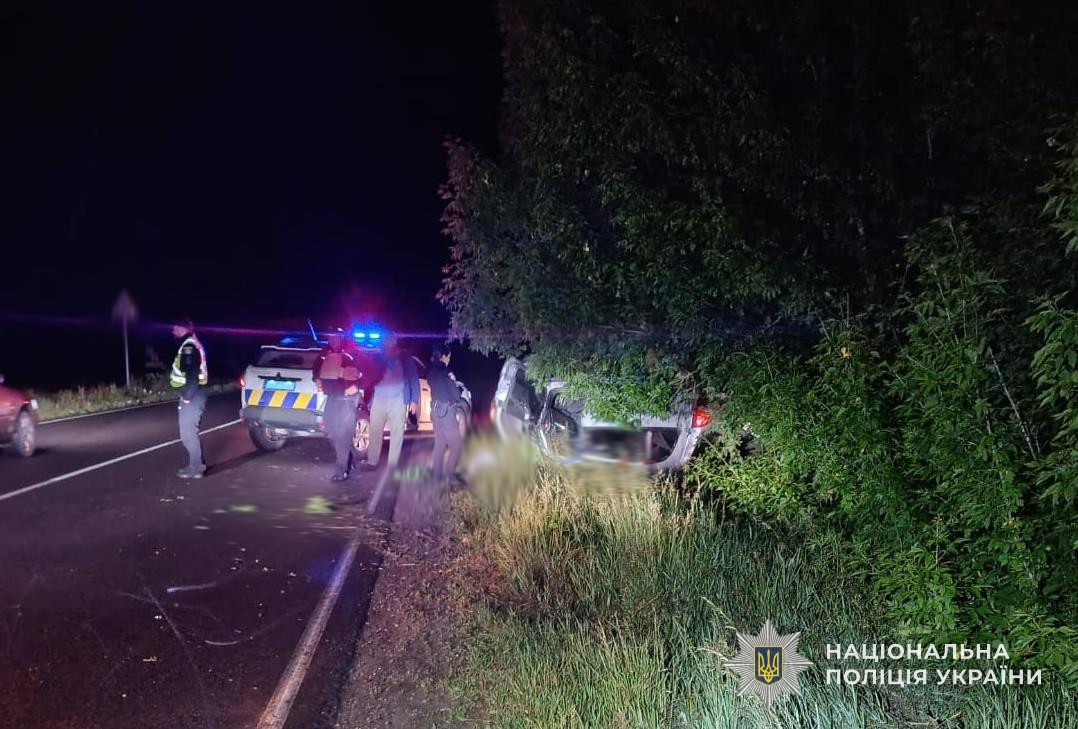 ДТП на Золочівщині: автомобіль Opel перекинувся у кювет, водійка у лікарні (фото)