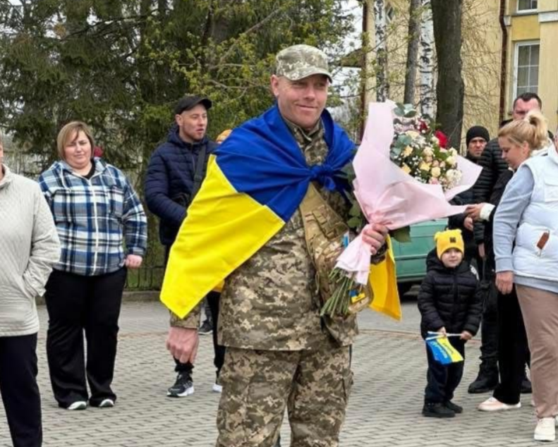 Повернення з полону через 994 дні: воїн із Львівщини зустрів день народження вдома (фото)