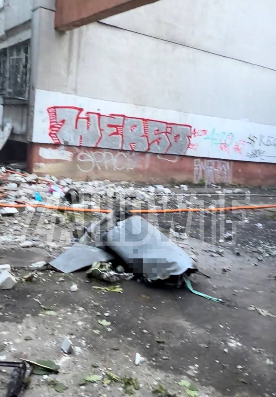 Біля будинку на вулиці Виговського у Львові виявили уламок ракети