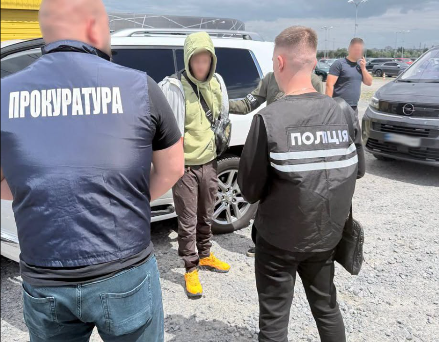 Втеча до Румунії та доплата у євро: у Львові затримали організатора схеми для ухилянтів