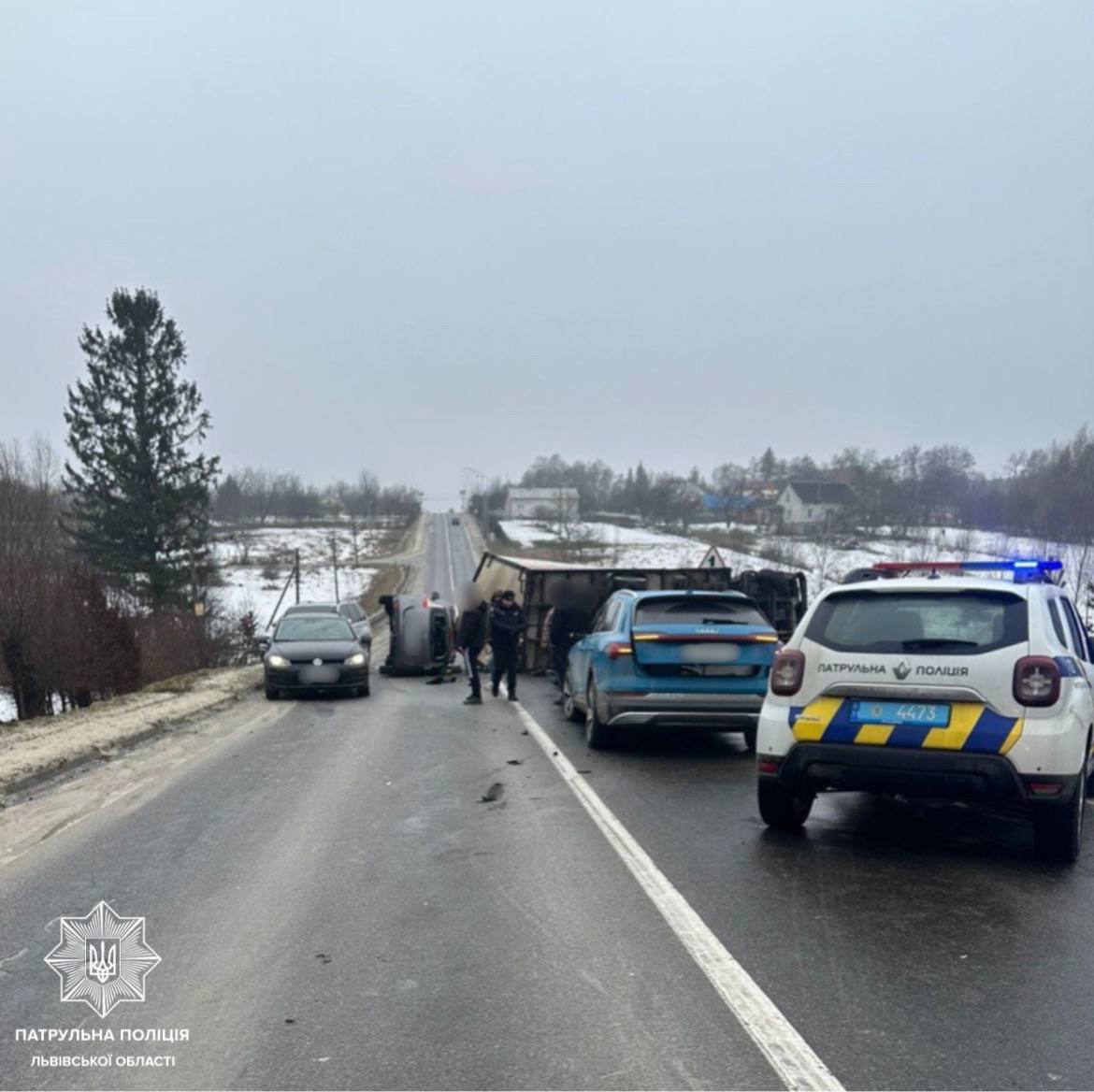 Аварія біля Львова: поліція перекрила рух транспорту (фото)