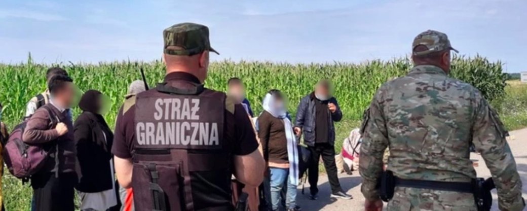 Мігранти під прикриттям білоруських солдатів прорвалися до Польщі. Два прикордонники поранені