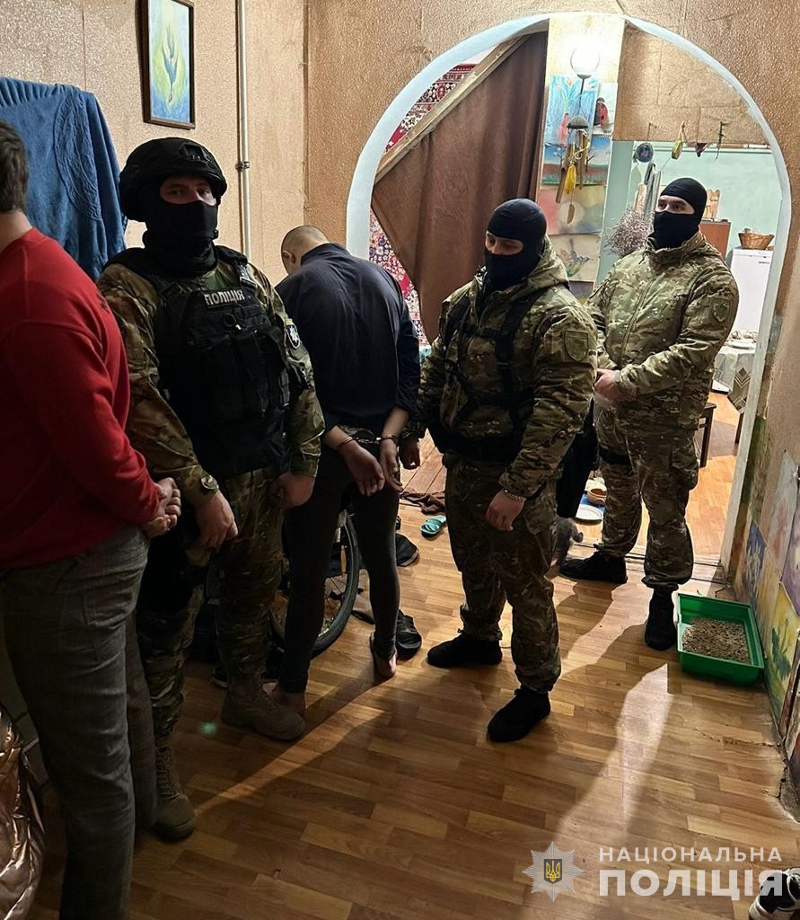 У Дніпрі група підлітків побила та зарізала безпритульну жінку