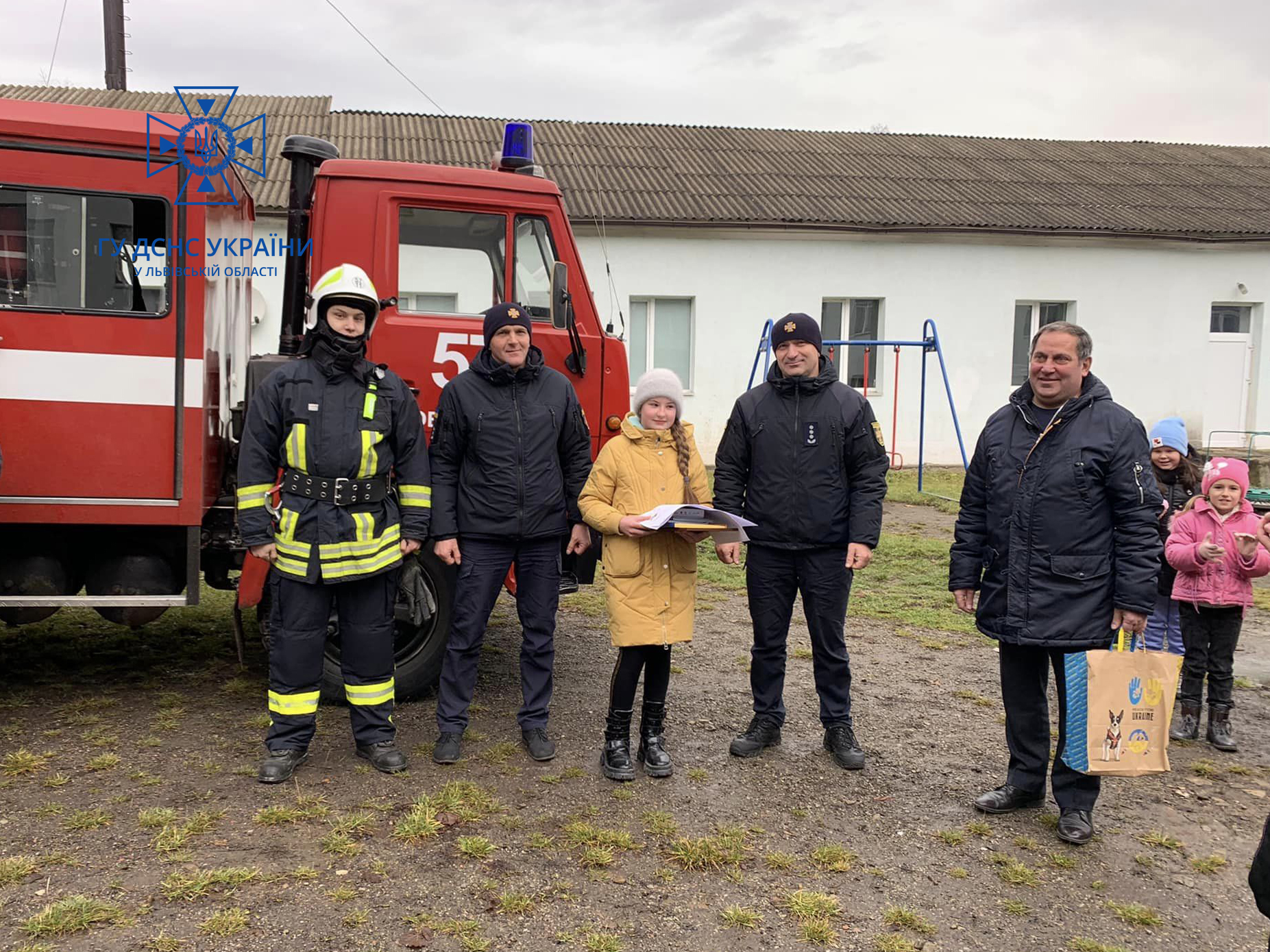 Заснув при свічці. На Львівщині 11-річна дівчинка врятувала однокласника від пожежі