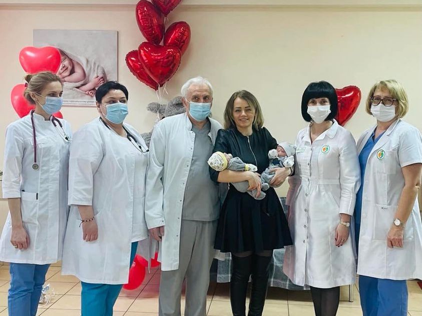Немовлята – вдома. У Львові виходили двійнят, які важили біля кілограма