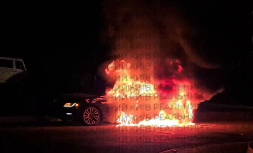 У Києві вночі підірвали автомобіль: Що відомо