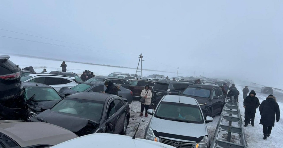 Масштабна автотроща в Казахстані: в ДТП потрапили майже 100 автомобілів (відео)