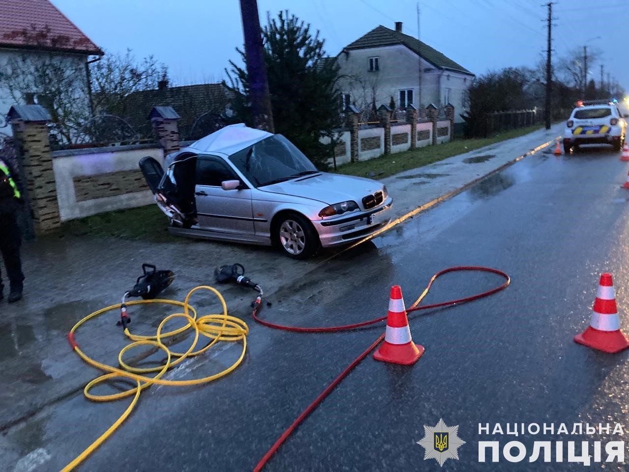 Врізався в електроопору. На Львівщині загинув 27-річний водій BMW