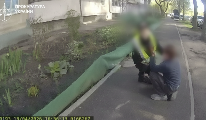 З'вилося відео з бодікамер: київські патрульні залишили поранену дитину під час теракту