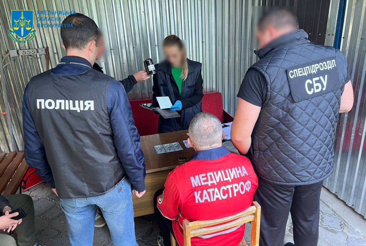 8 мільйонів гривень на двох: На Хмельниччині лікарі за гроші сприяли отриманню групи інвалідності