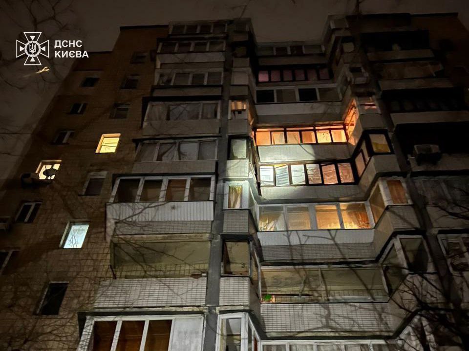 У Києві після нічної атаки уламок "шахеда" знайшли в квартирі (фото)