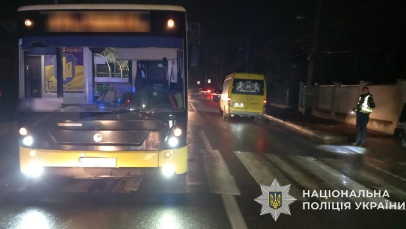 У Львові водій автобуса збив жінку на пішохідному переході (фото)