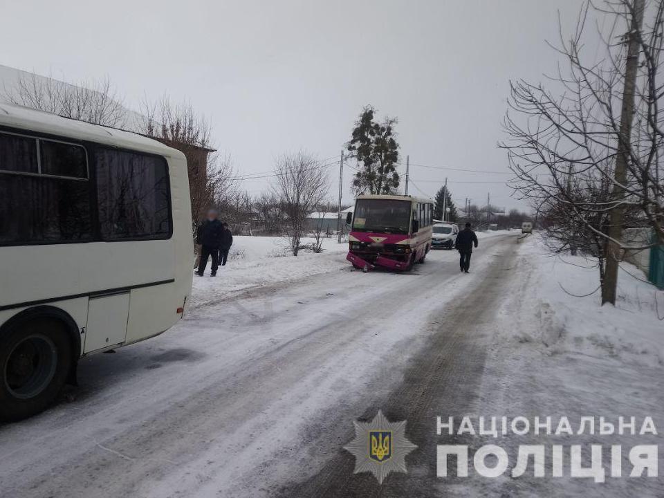 На Харківщині зіткнулися два рейсові автобуси: є постраждалі