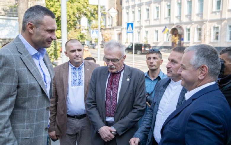У Києві заклали камінь на місці встановлення скульптурної композиції Івану Франку