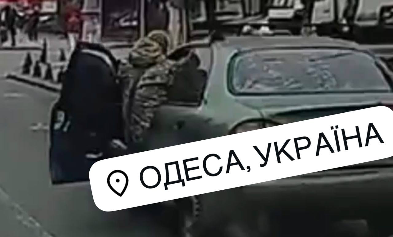 В Одесі авто протаранило працівника ТЦК: поліція повідомила деталі