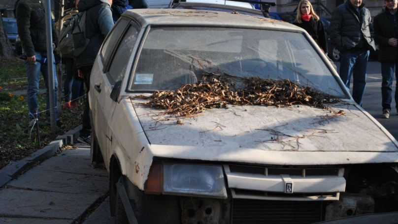 У Львові вилучатимуть занедбані автомобілі з вулиць: затвердили процедуру