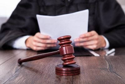На Львівщині 26-річна жінка обікрала незрячого ветерана