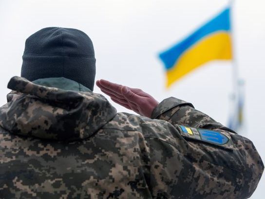 Прикордонники на кордоні з РФ підняли прапор України