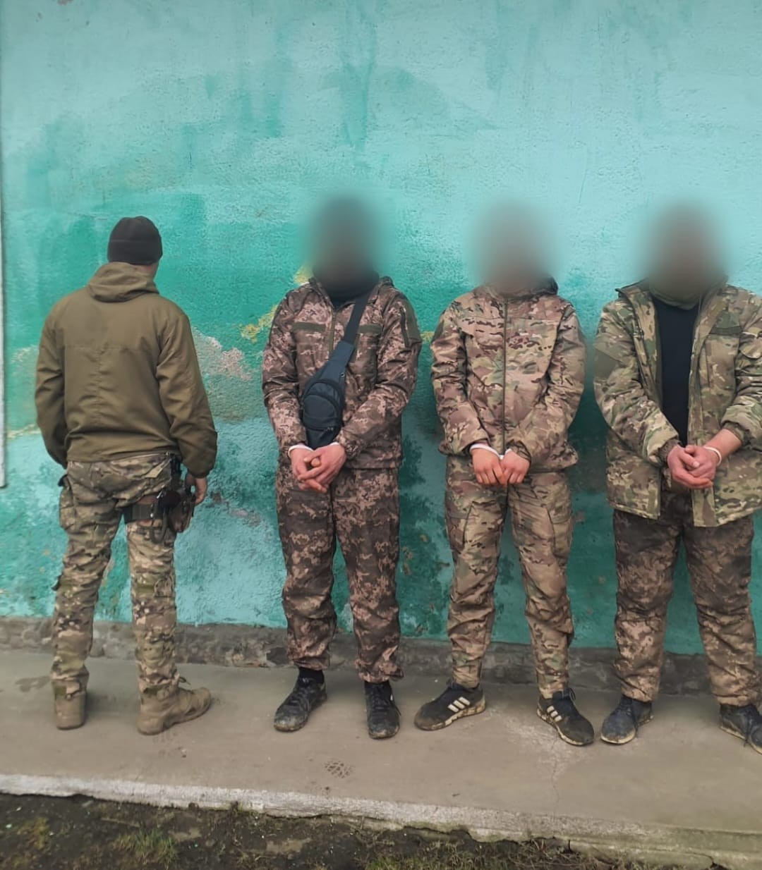 Маскувалися під прикордонний наряд: у Карпатах затримали трьох порушників