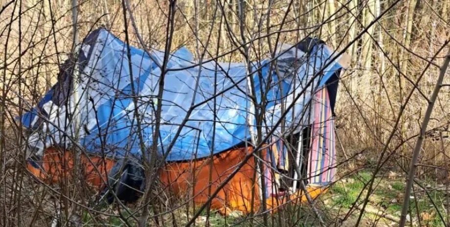 У Польщі знайшли українку, яка жила в наметі у лісі