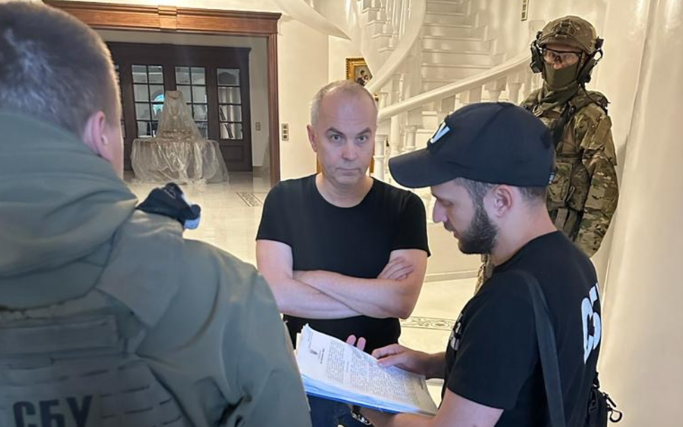 Обшуки у Шуфрича: знайшли заборонену російську символіку та нагороди