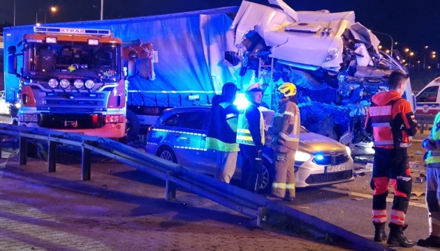 Моторошні ДТП у Польщі за участі автобуса та вантажівки: серед постраждалих - 12 українців (фото)