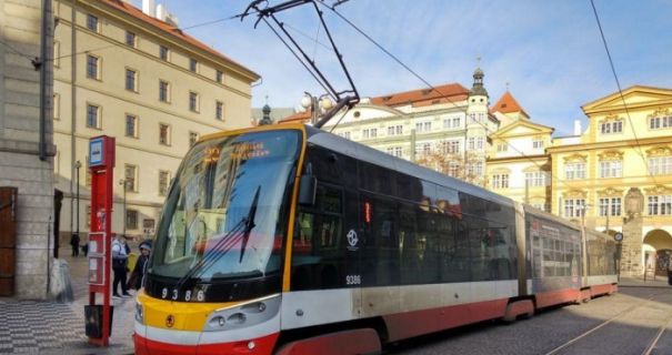 Скандал у Празі: водій трамвая вигнав з транспорту родину українців