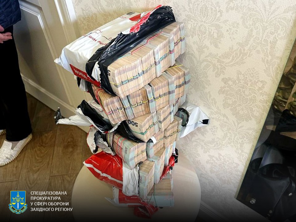 На Львівщині викрито масштабну корупційну схему на закупівлі техніки для армії — збитки становлять майже 64 мільйони гривень