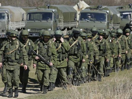 Велика колона російських окупантів рушила в бік Запоріжжя ‒ радник мера Маріуполя