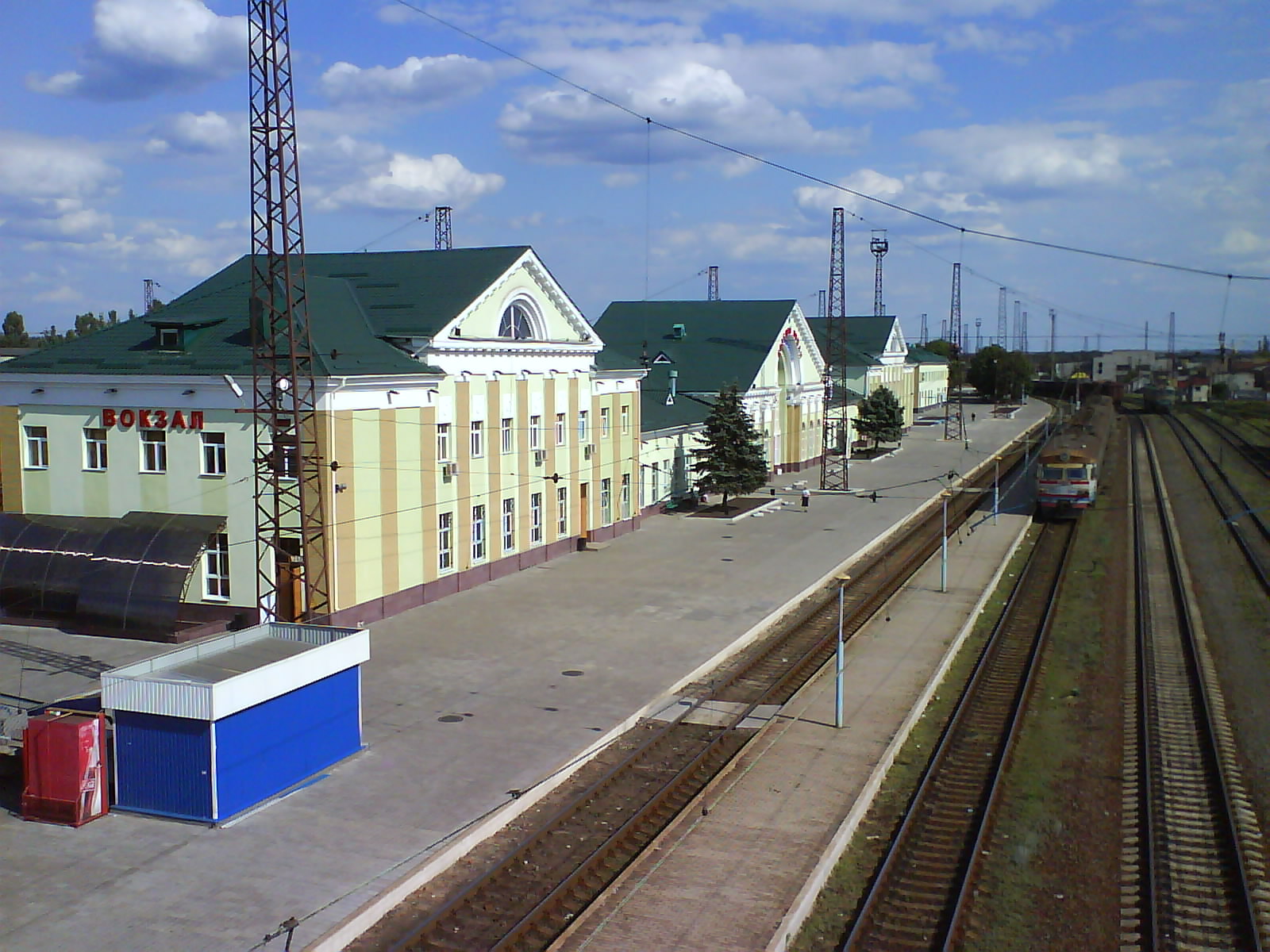 На Донеччині під обстріл потрапив потяг, яких мав евакуювати сотню дітей
