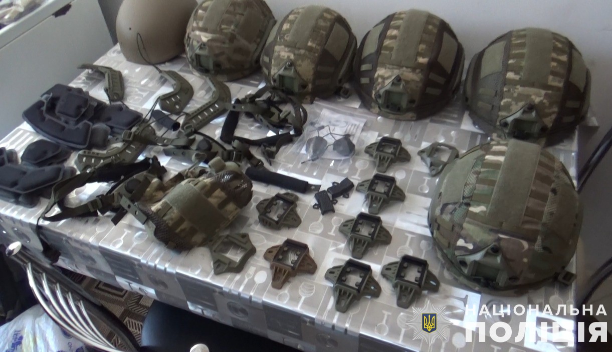 Крав кевларові шоломи, призначені для військових: У Львові викрили злодія