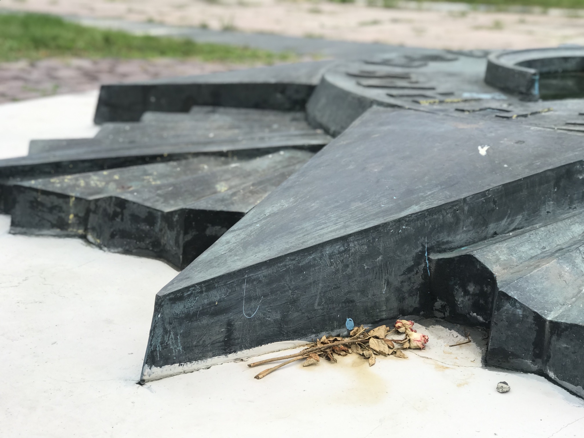 «Демонтаж радянської зірки з Марсового поля – символізує кінець епохи брехні»