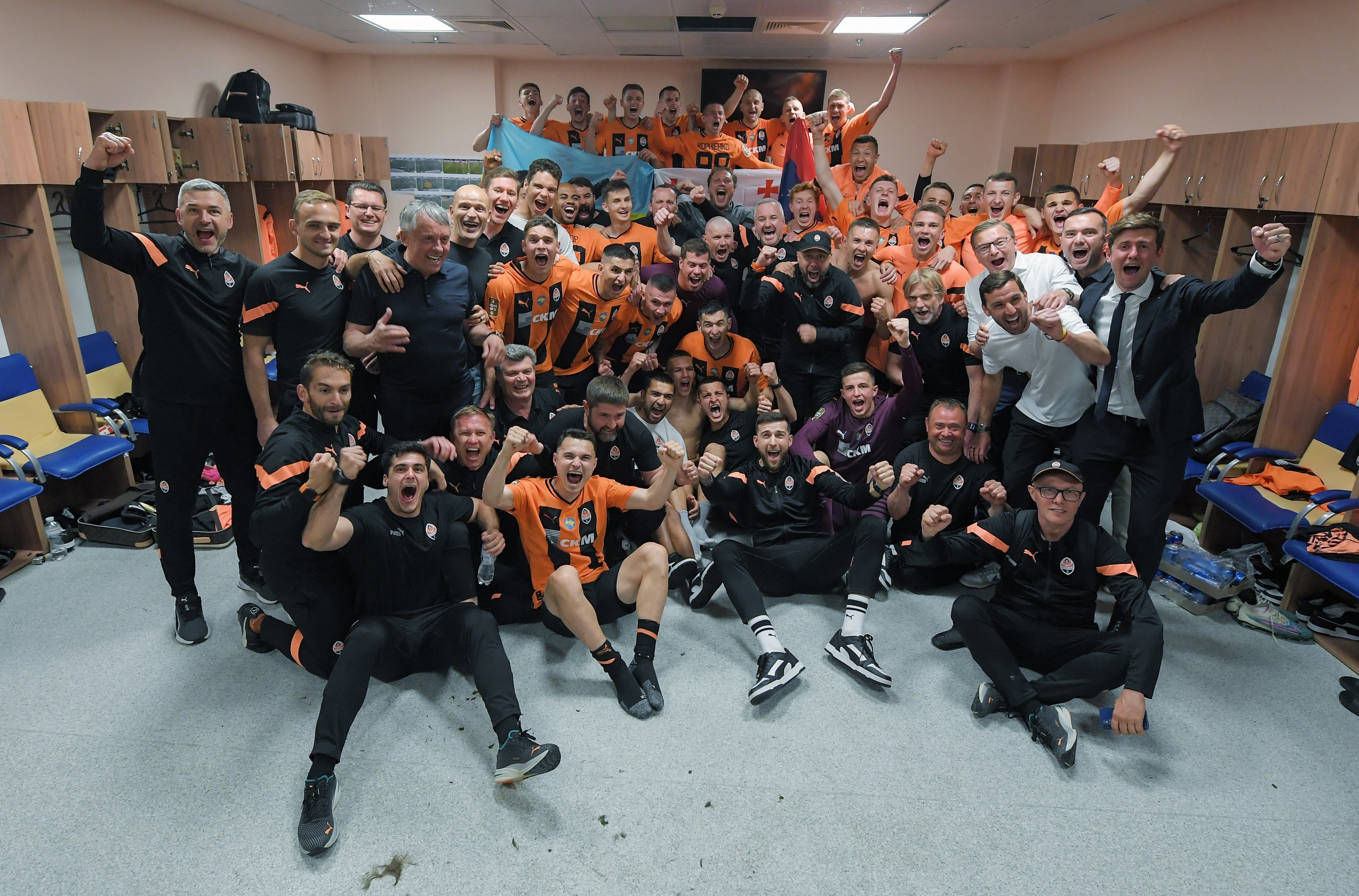 «Шахтар» виграв у «Дніпра-1» і став чемпіоном. Матч у Львові закінчився масовою бійкою