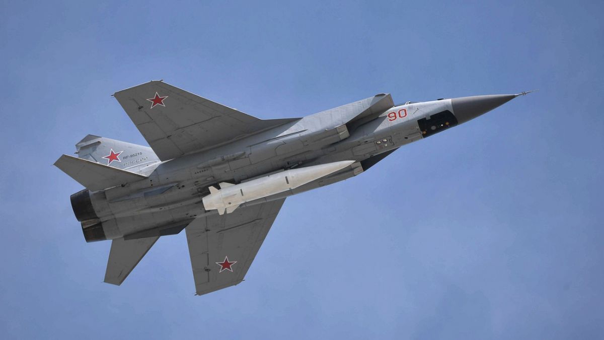 Зліт ворожого МіГ-31К та вибухи на Хмельниччині: що відомо