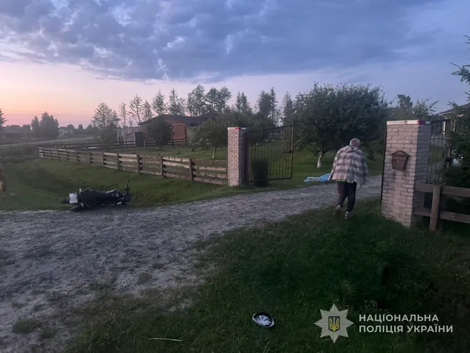 На Волині в смертельну аварію потрапив комбайн (фото)